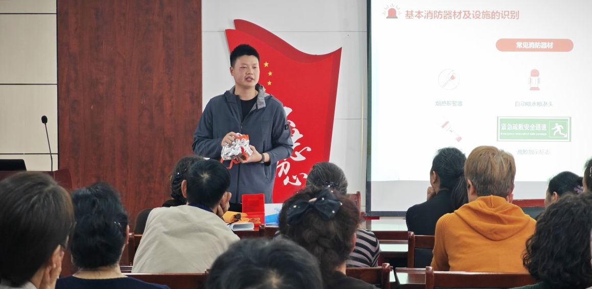 依愛消防重陽進社區(qū)，金秋慰問情暖夕陽紅